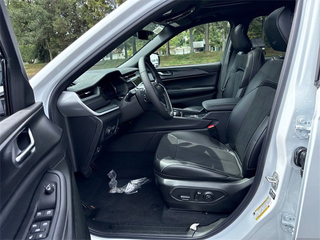 New 2025 Jeep Grand Cherokee L Altitude image 11