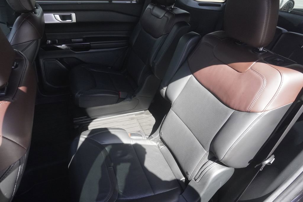 Used 2023 Ford Explorer Platinum w/ Technology Package image 30