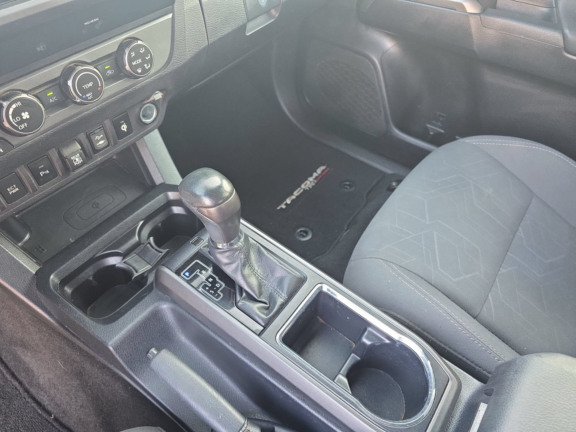 Used 2019 Toyota Tacoma TRD Off-Road w/ Technology Package AWD/4WD image 25