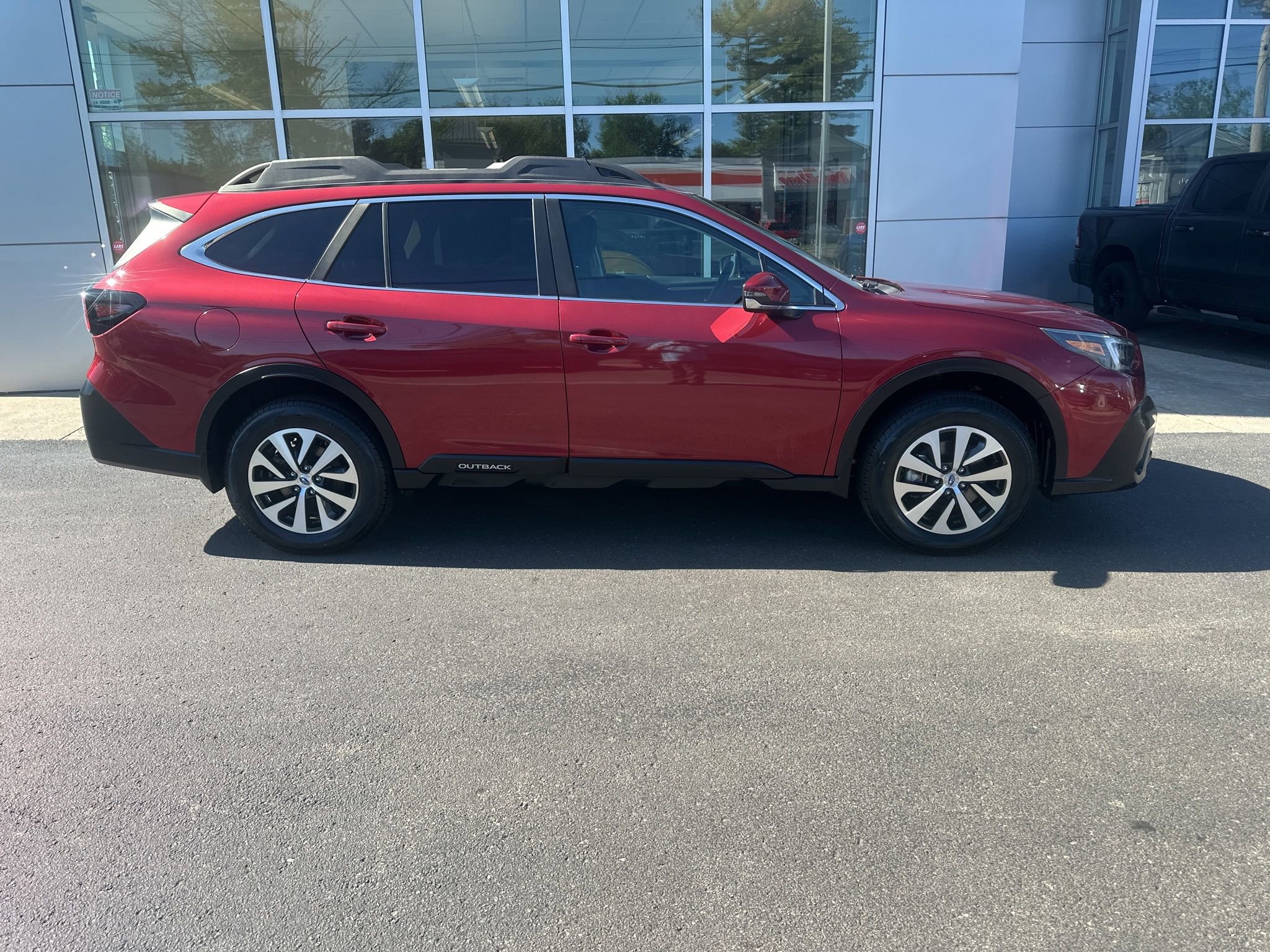 Used 2020 Subaru Outback Premium AWD/4WD image 2