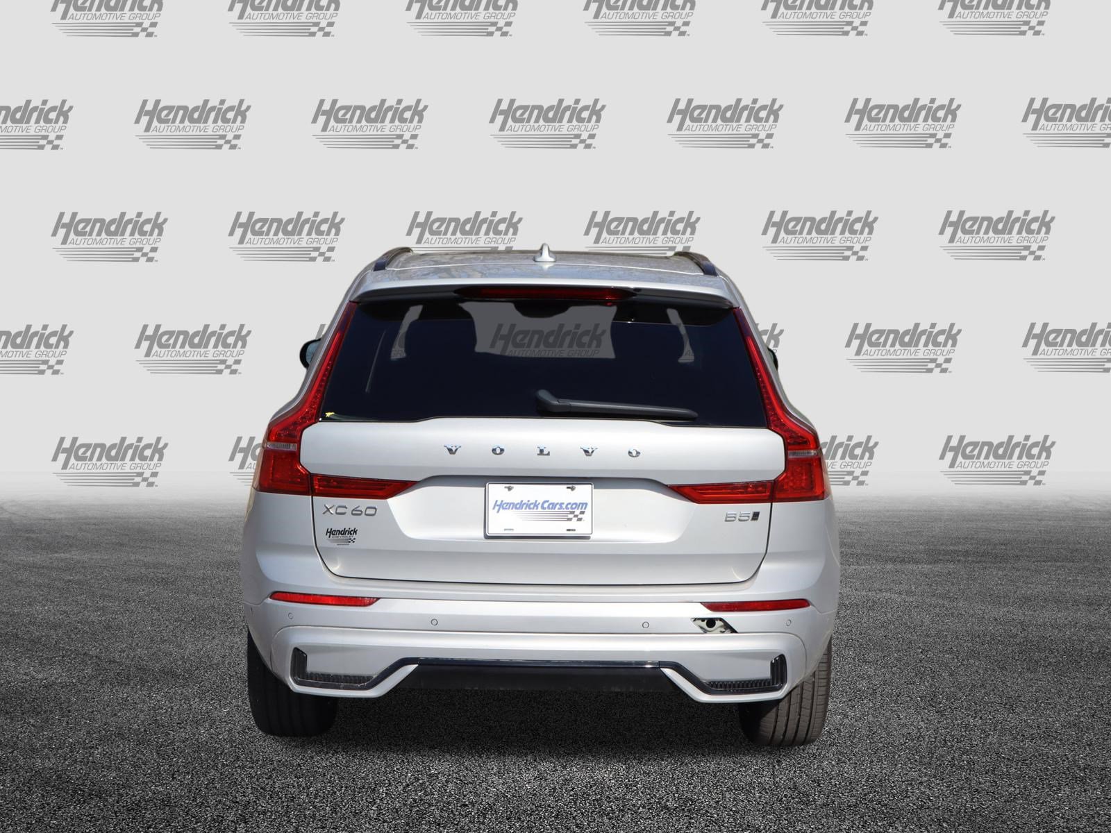 Used 2025 Volvo XC60 B5 Plus image 8