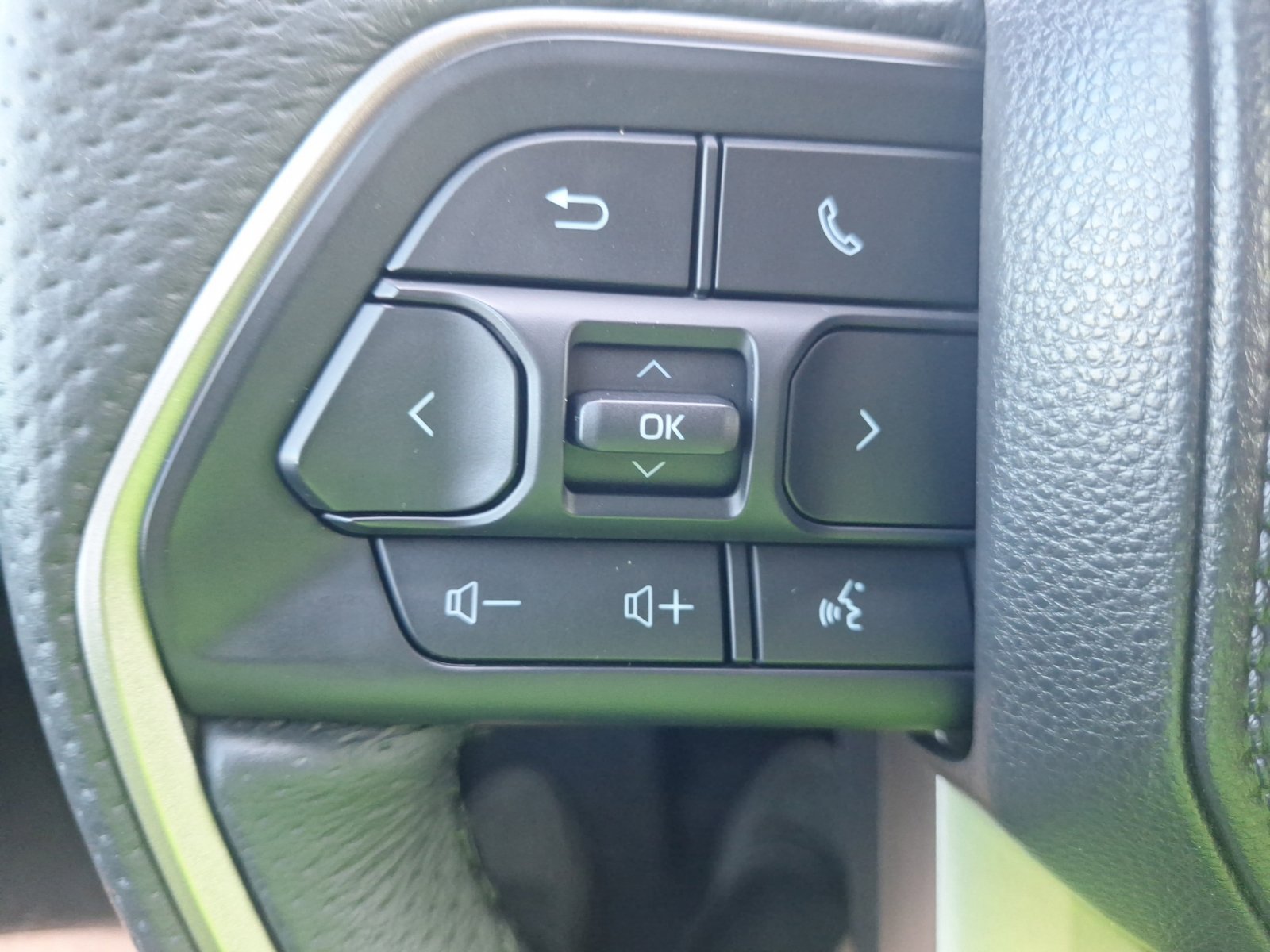 Used 2025 Toyota Sequoia Limited AWD/4WD image 20