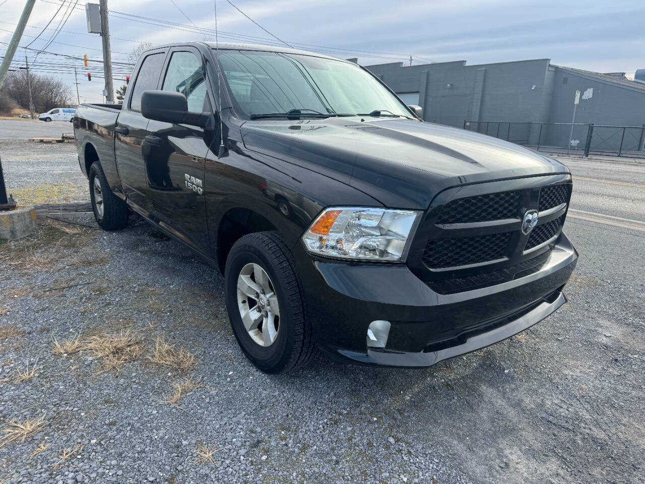 Used 2017 RAM 1500 Express AWD/4WD image 3