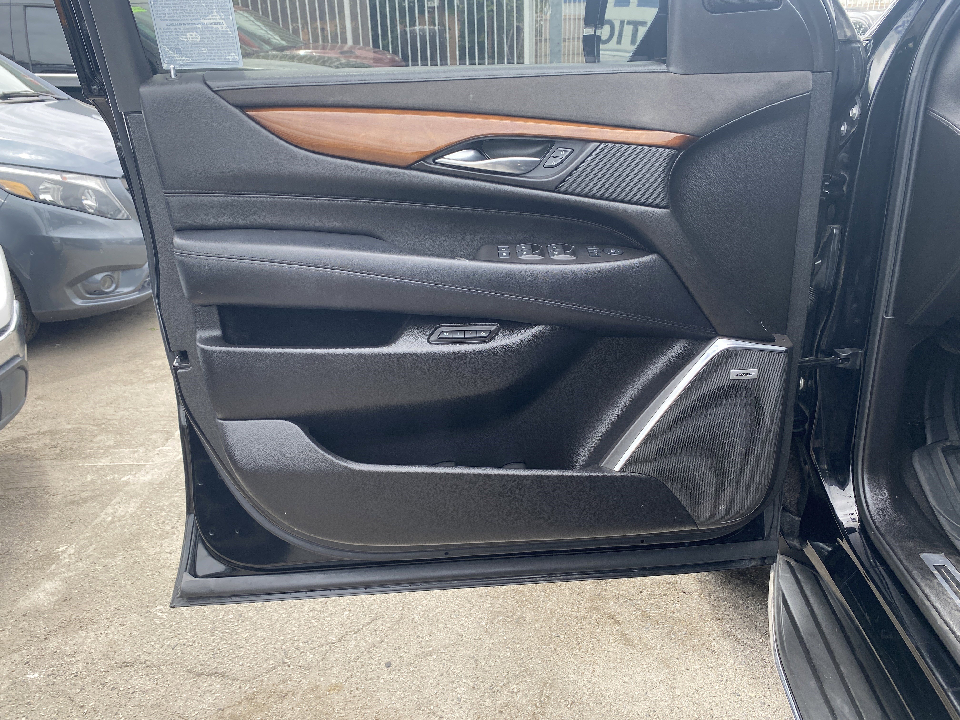 Used 2016 Cadillac Escalade ESV Luxury RWD image 14