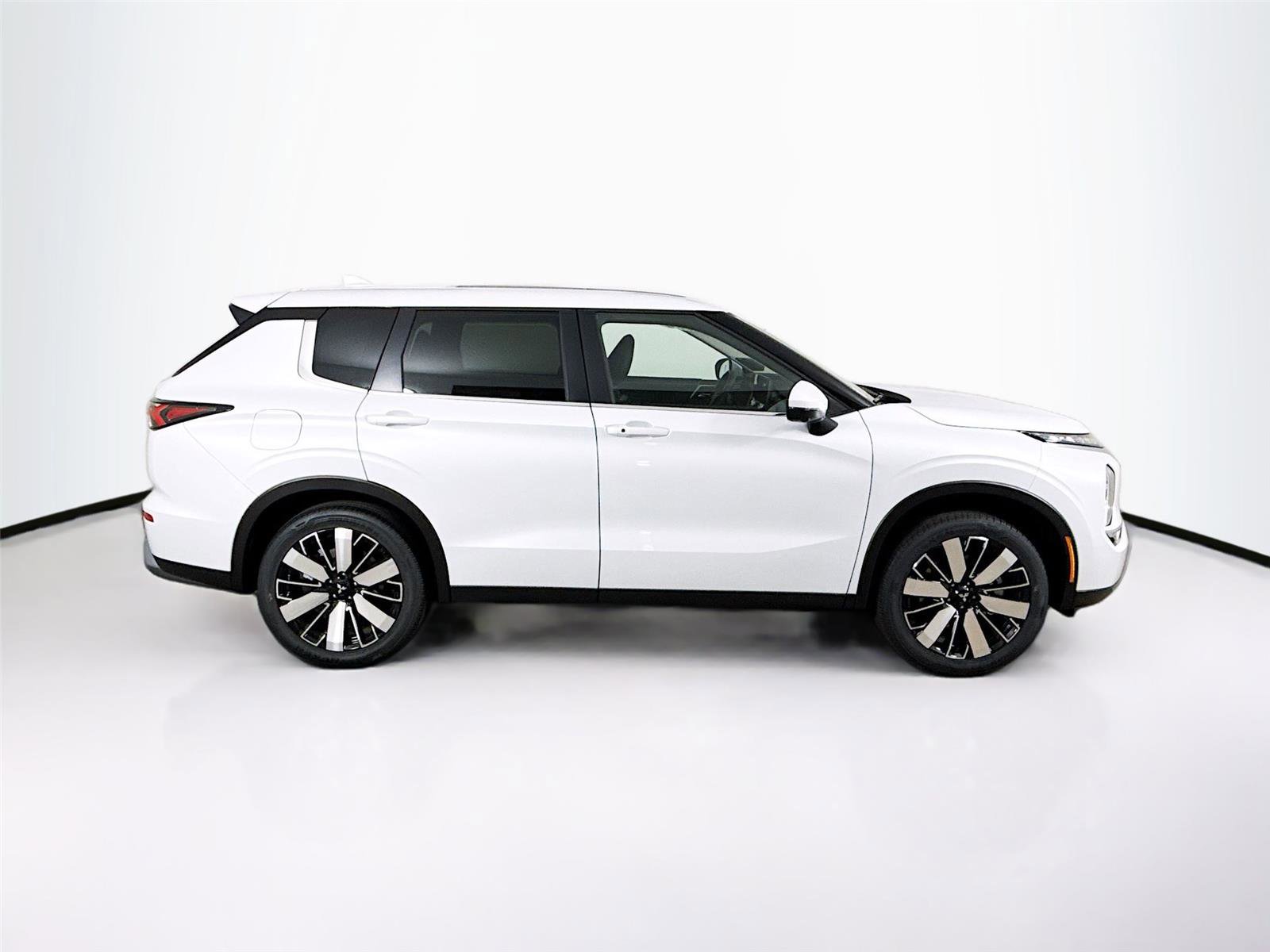 New 2026 Mitsubishi Outlander SE image 30