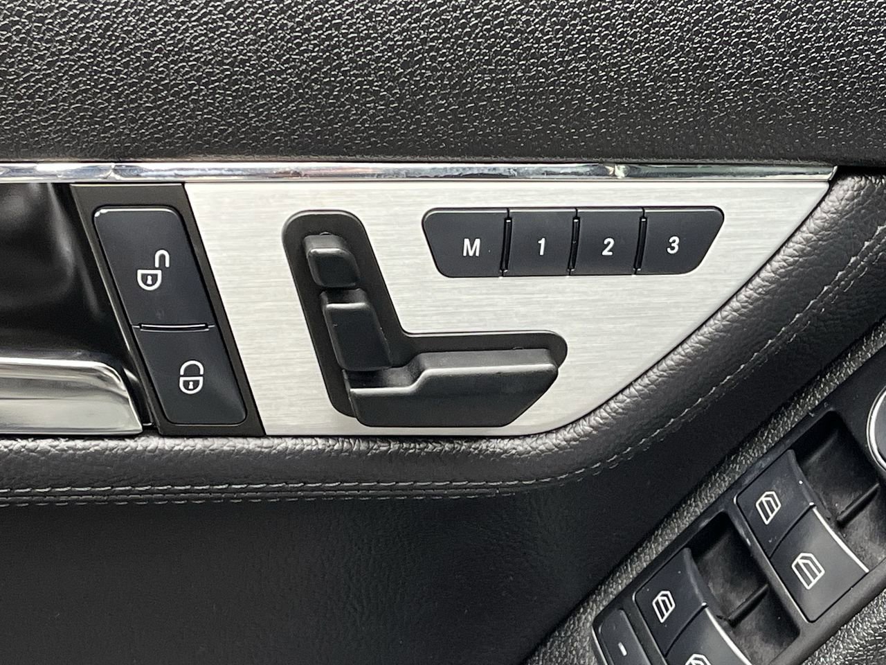 Used 2009 Mercedes-Benz C 300 4MATIC Sedan image 9