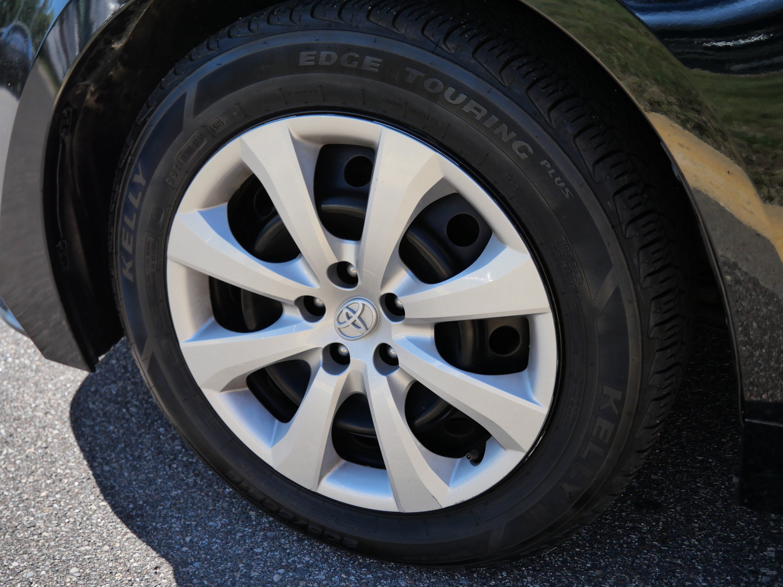 Certified 2025 Toyota Corolla LE FWD image 15