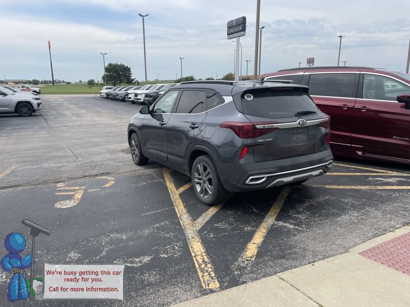 Used 2021 Kia Seltos S FWD image 3