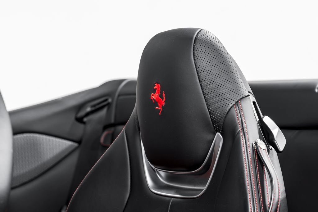 Used 2020 Ferrari Portofino RWD image 18