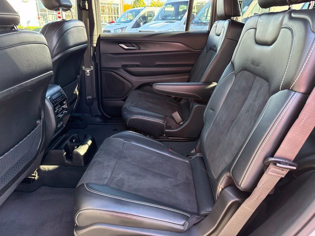 Used 2024 Jeep Grand Cherokee L Laredo AWD/4WD image 20