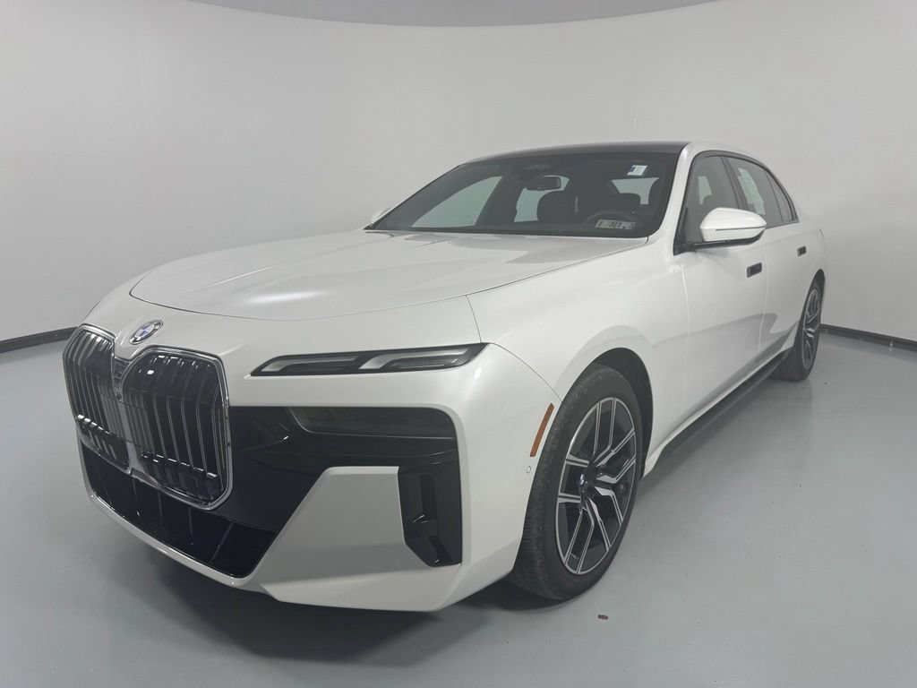 Used 2023 BMW 760i xDrive w/ Parking Assistance Package AWD/4WD image 4