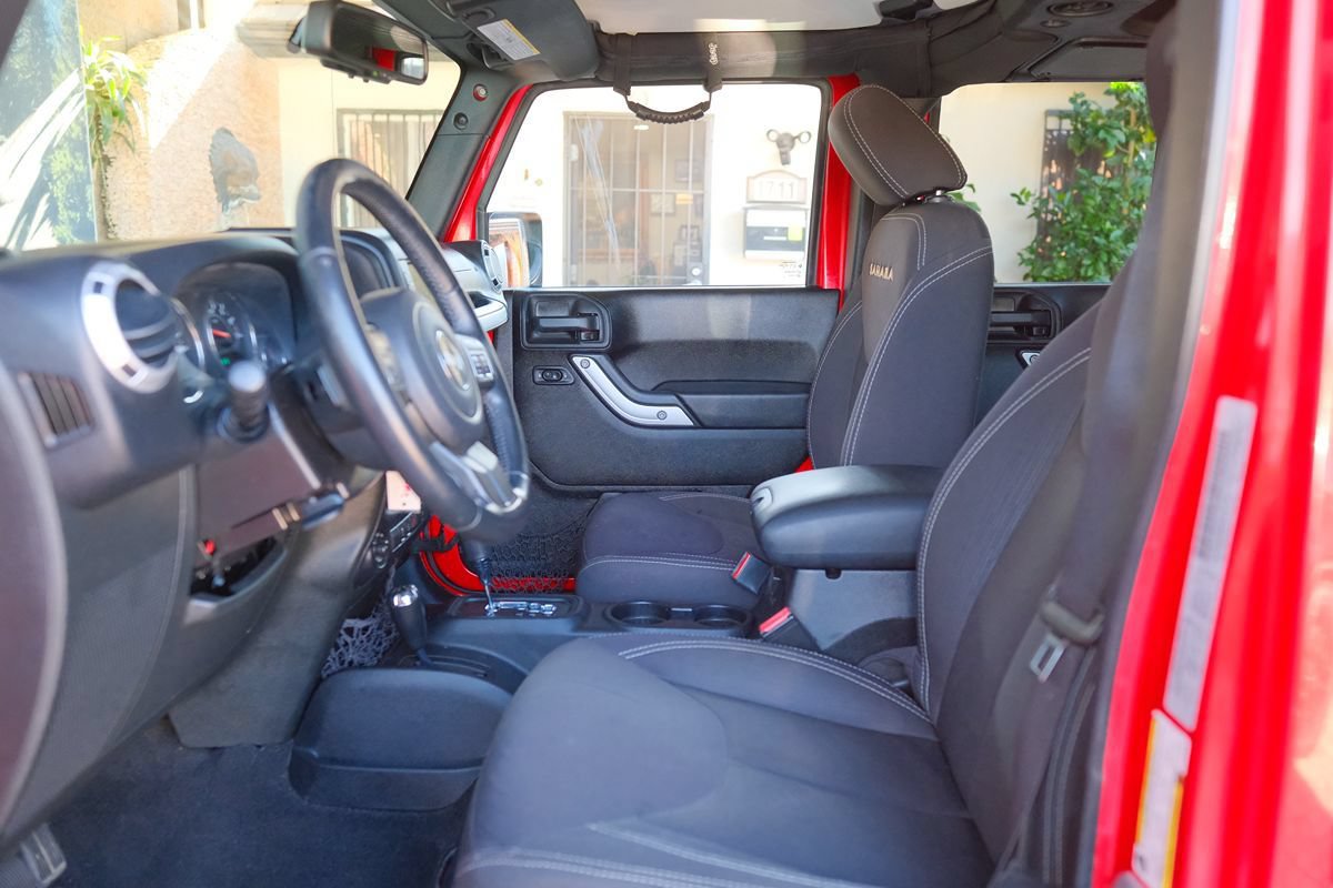 Used 2015 Jeep Wrangler Unlimited Sahara AWD/4WD image 12