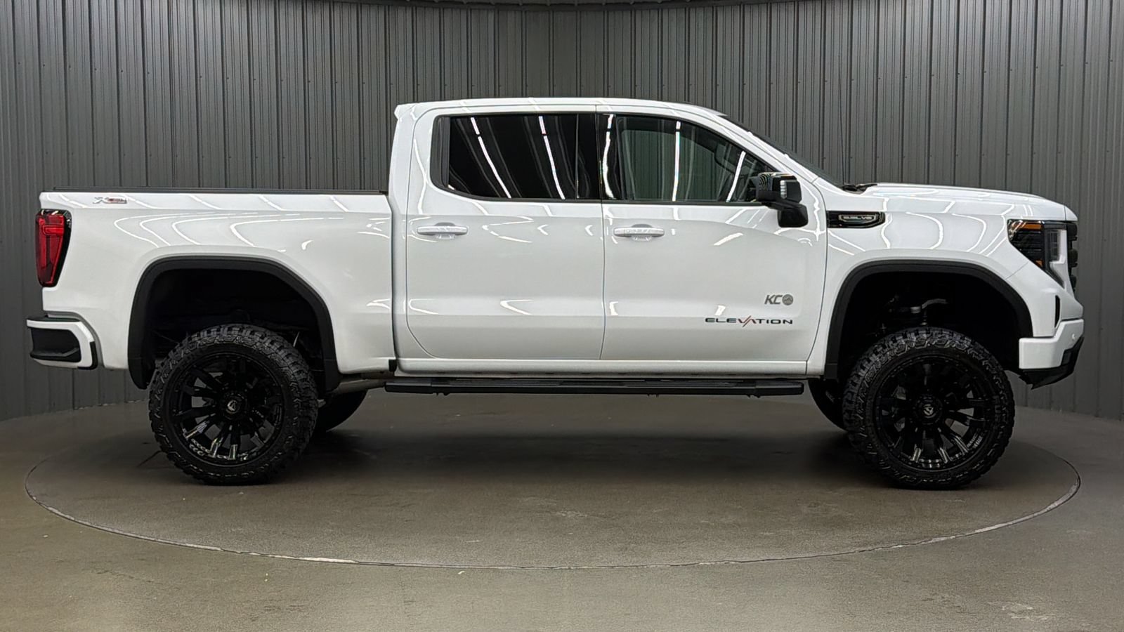 Used 2025 GMC Sierra 1500 Elevation w/ Elevation Premium Package AWD/4WD image 6