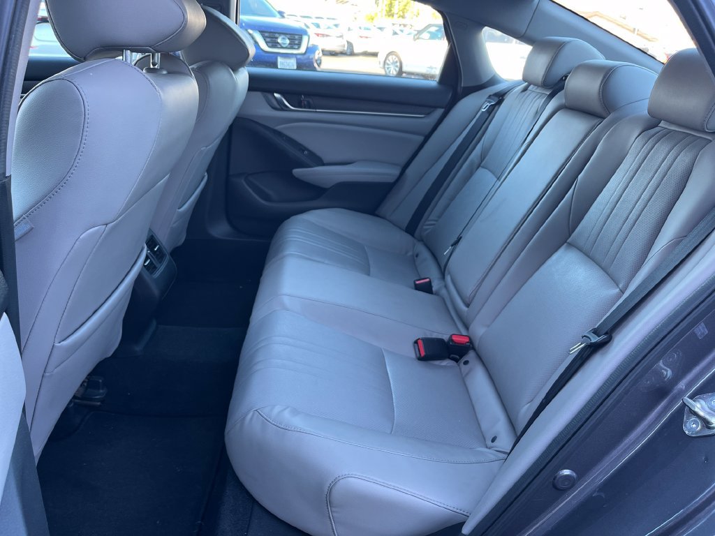 Used 2018 Honda Accord Touring image 11