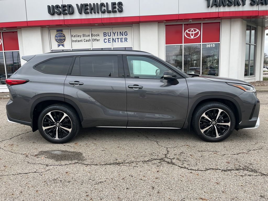 Used 2022 Toyota Highlander XSE image 6