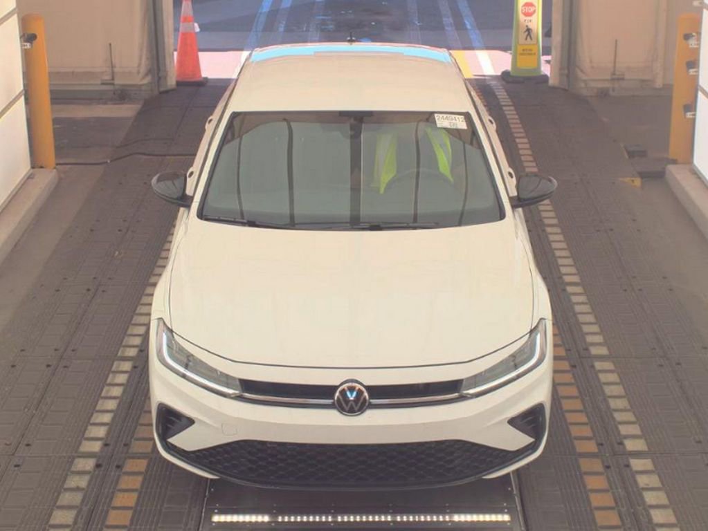 Used 2025 Volkswagen Jetta Sport image 3