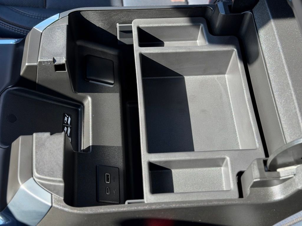 Used 2023 Chevrolet Silverado 1500 High Country w/ Technology Package image 21