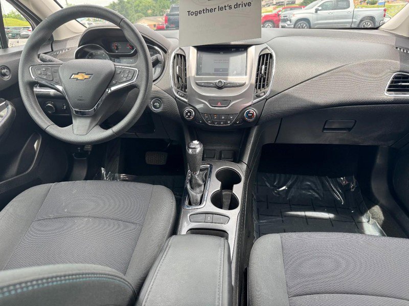 Used 2017 Chevrolet Cruze LT w/ Convenience Package FWD image 12