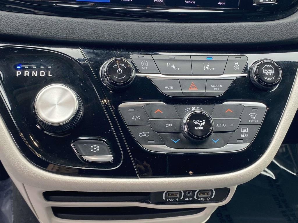 Used 2024 Chrysler Pacifica Touring-L image 27