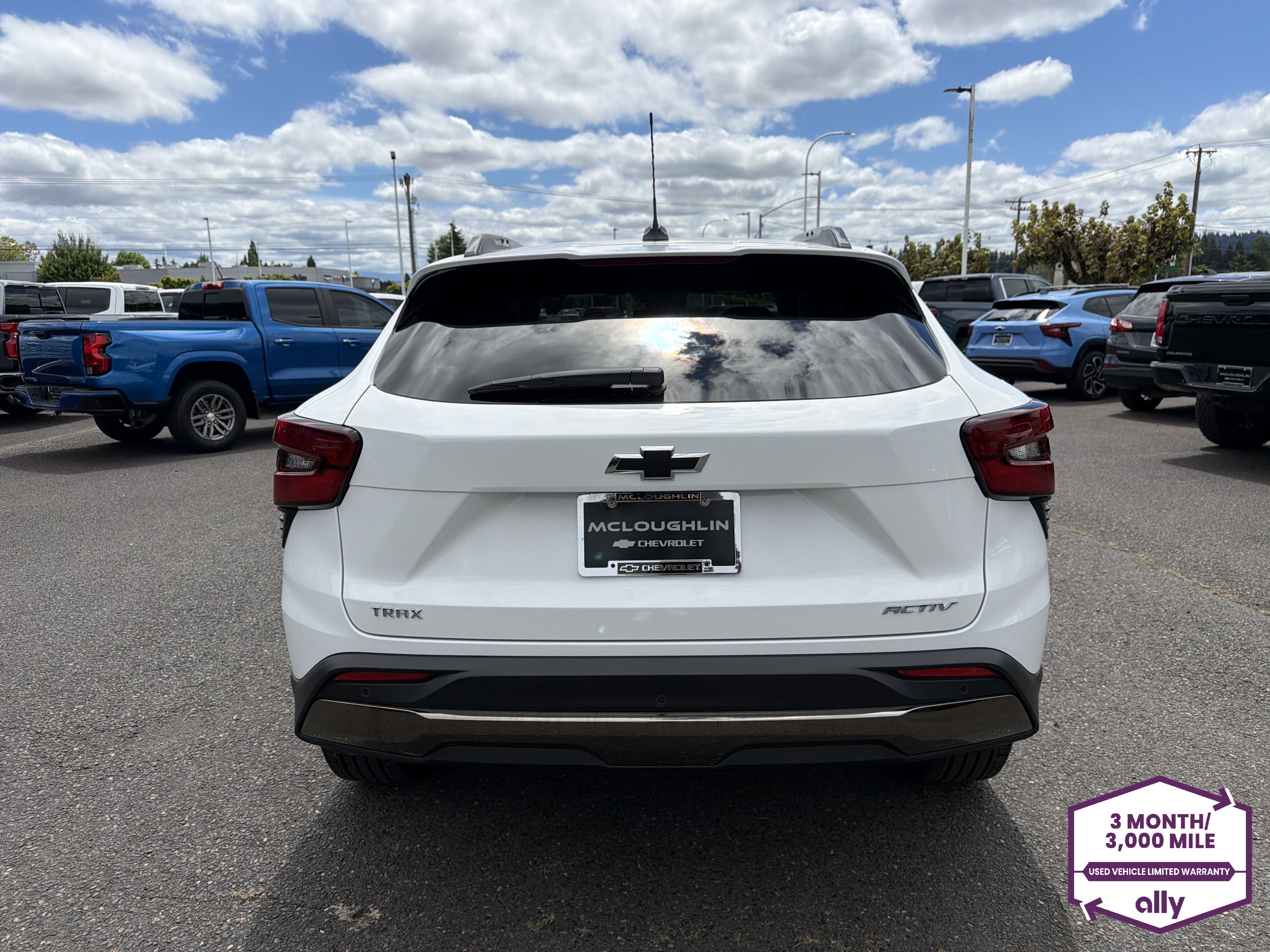 Used 2025 Chevrolet Trax ACTIV w/ Sunroof Package FWD image 4