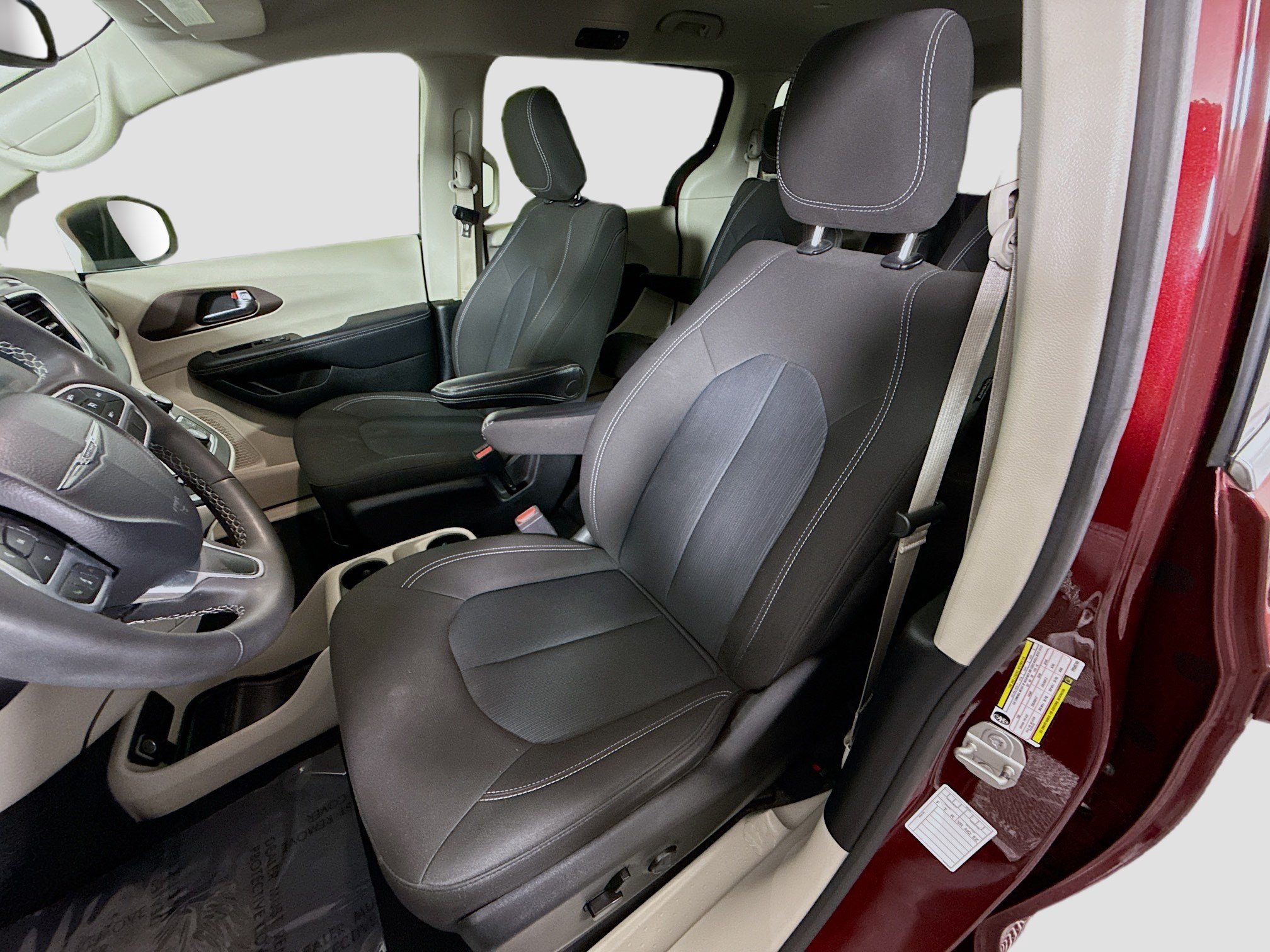Used 2023 Chrysler Voyager LX FWD image 22