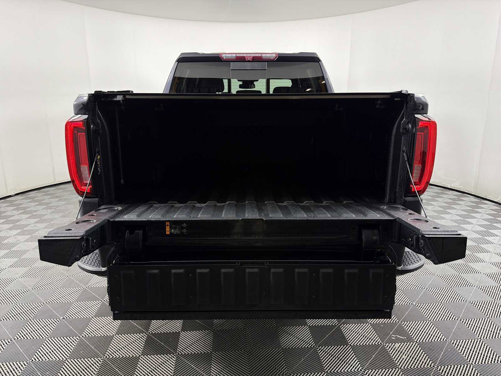 Used 2022 GMC Sierra 1500 Denali AWD/4WD image 16