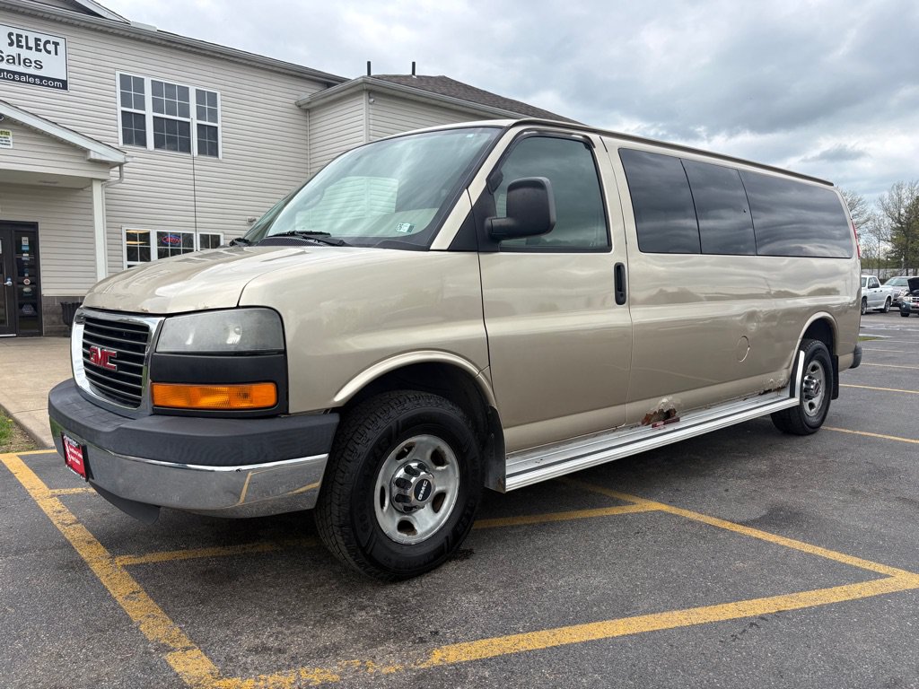 Used 2008 GMC Savana 3500 Extended Passenger w/ LT Preferred Equipment Group RWD image 2