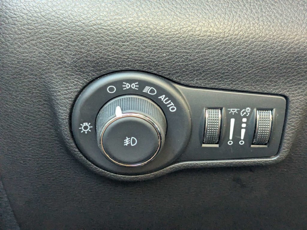 Used 2024 Jeep Compass Latitude AWD/4WD image 30