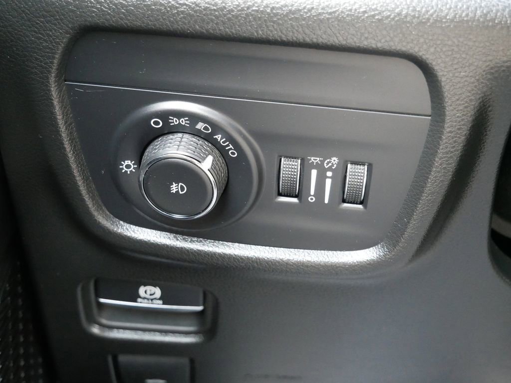 Used 2024 Jeep Grand Cherokee L Limited w/ Luxury Tech Group II image 22