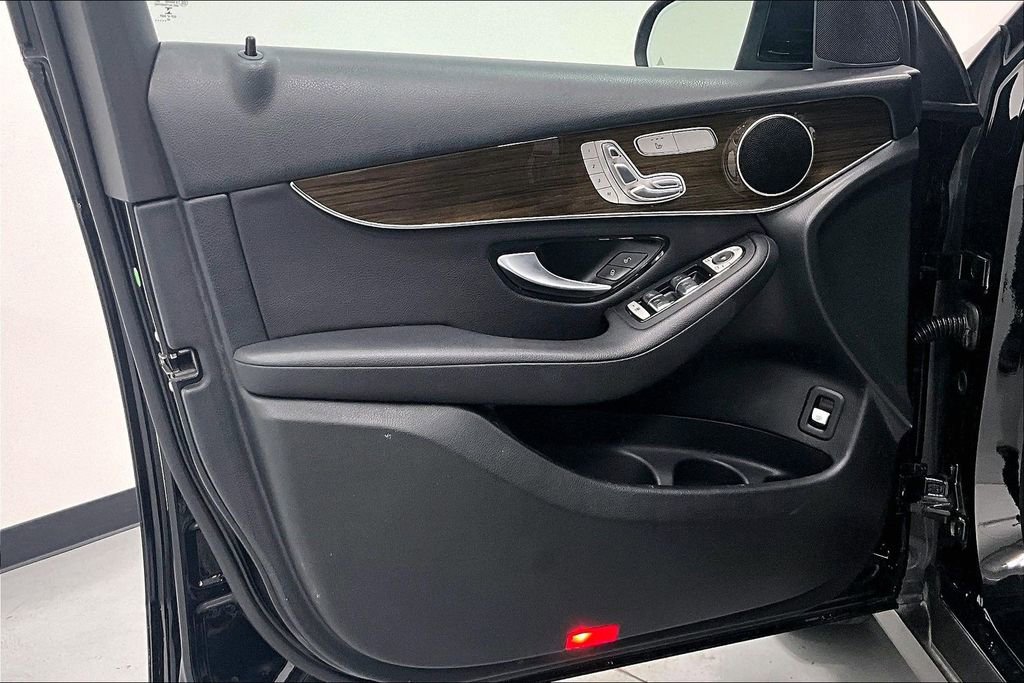Used 2021 Mercedes-Benz GLC 300 image 17