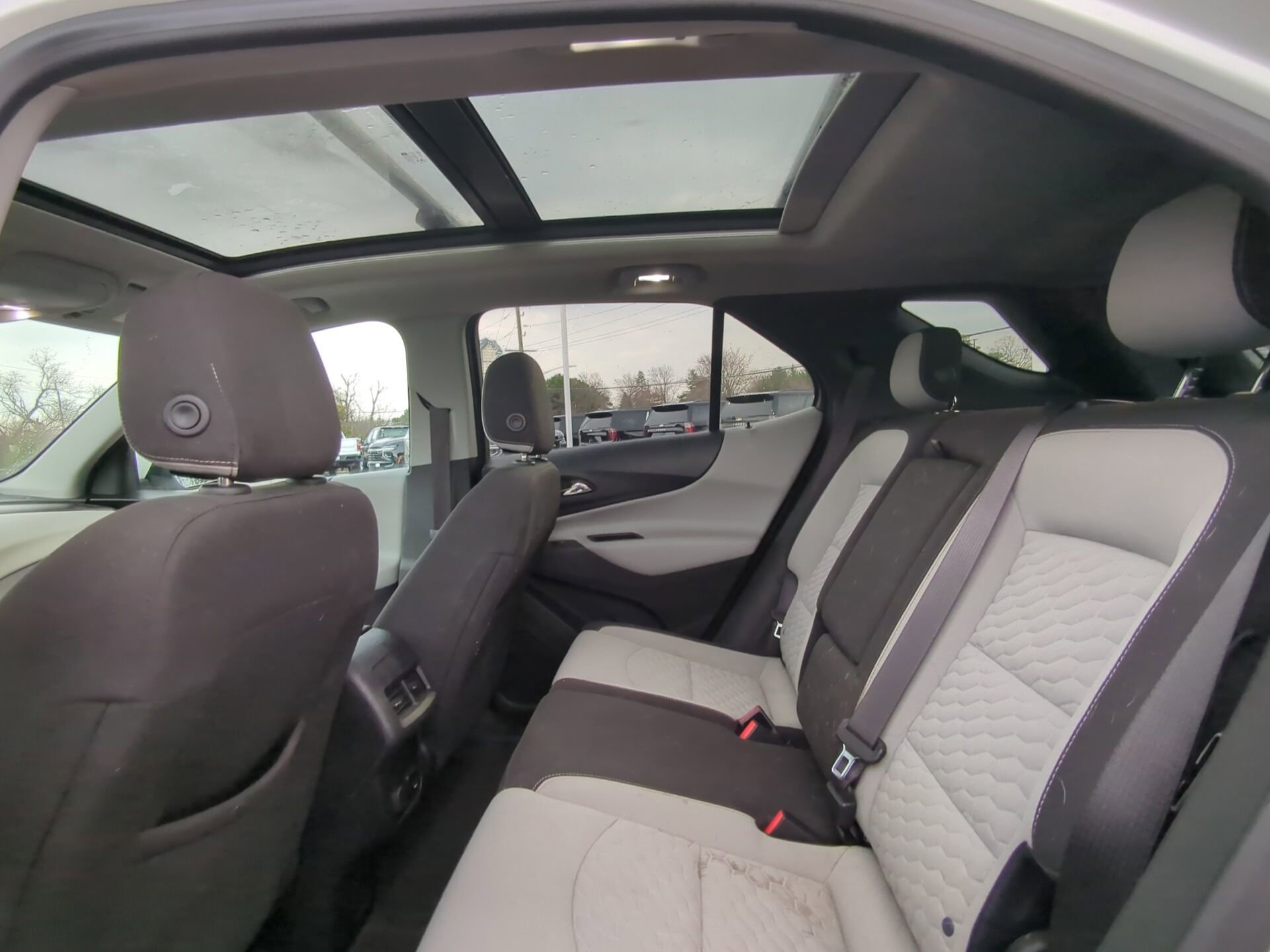 Used 2018 Chevrolet Equinox LT w/ Sun & Infotainment Package image 11