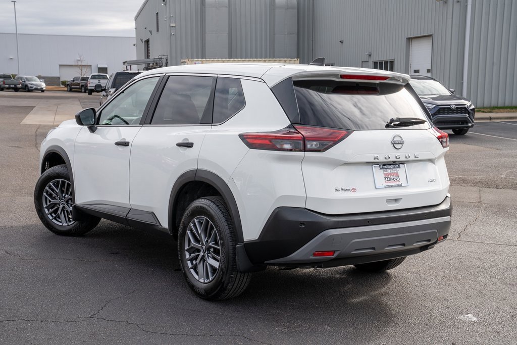 Used 2023 Nissan Rogue S image 3