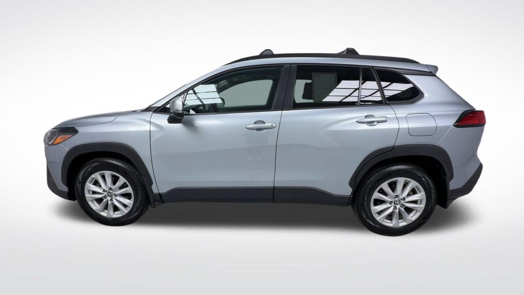 Certified 2023 Toyota Corolla Cross LE w/ Moonroof Package AWD/4WD image 6