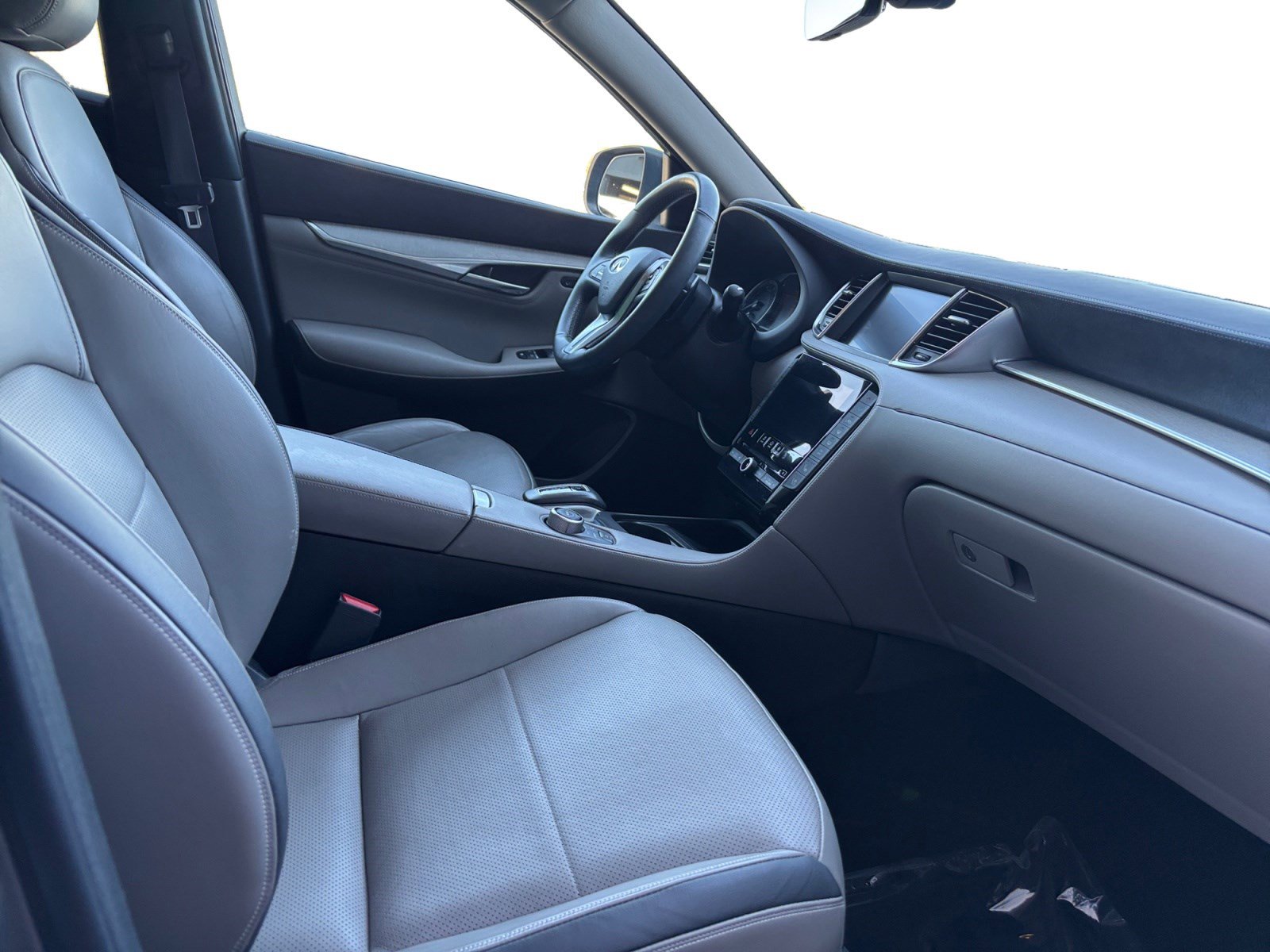 Used 2023 INFINITI QX50 Sensory image 15