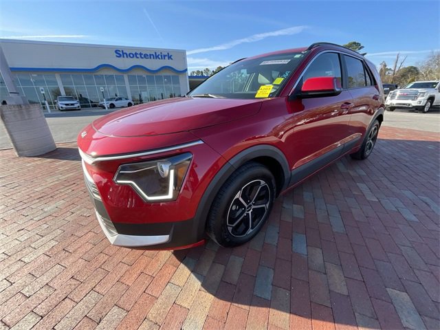 Used 2024 Kia Niro EX image 11