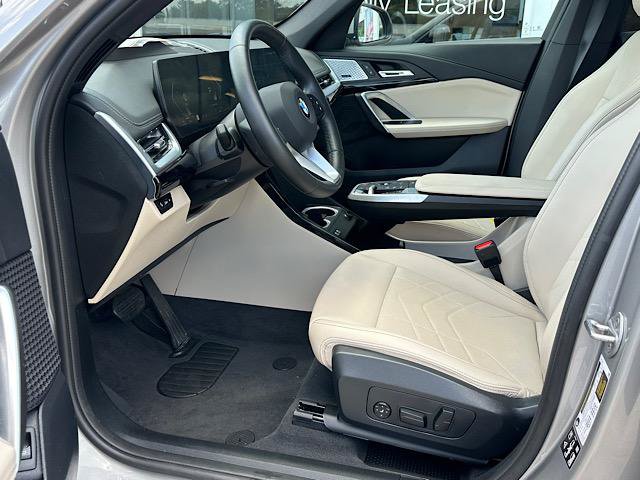 Used 2025 BMW X1 xDrive28i w/ Premium Package AWD/4WD image 13