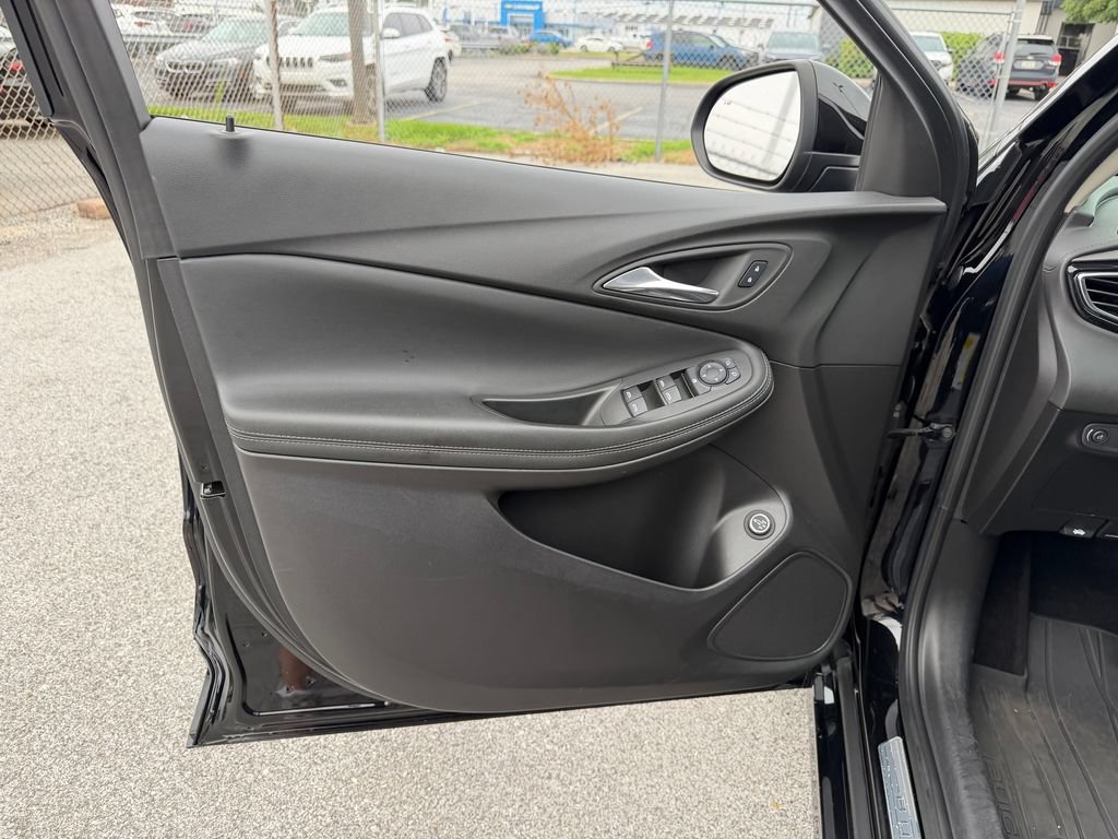 Used 2022 Buick Encore GX Select w/ Experience Buick Package FWD image 28
