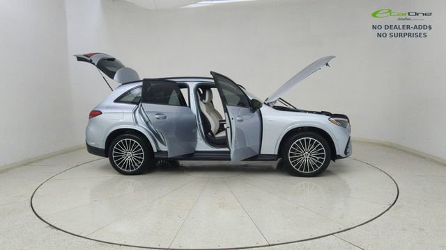 Used 2025 Mercedes-Benz GLC 350e 4MATIC w/ AMG Line image 74