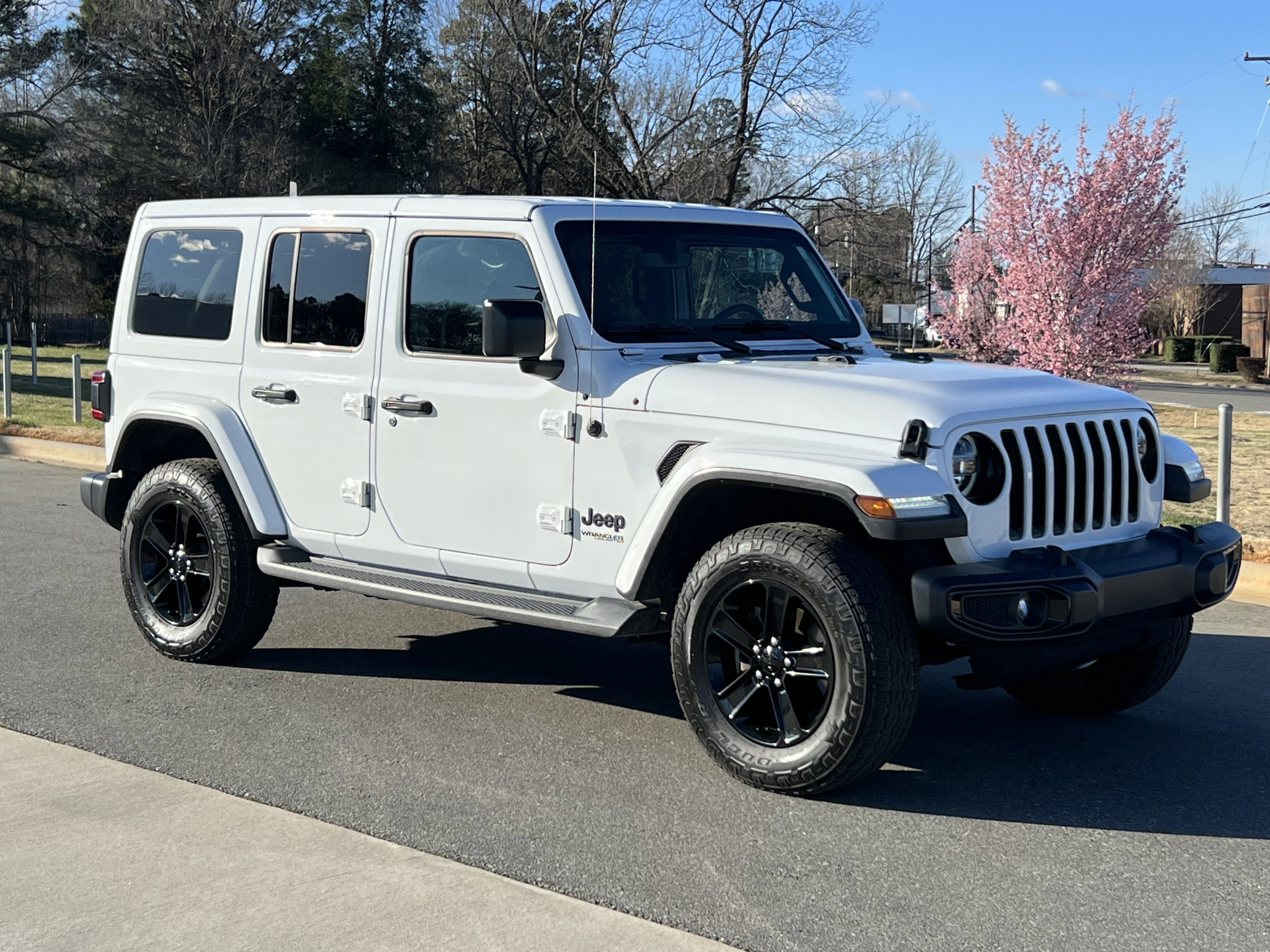 Used 2020 Jeep Wrangler Unlimited Sahara AWD/4WD image 1