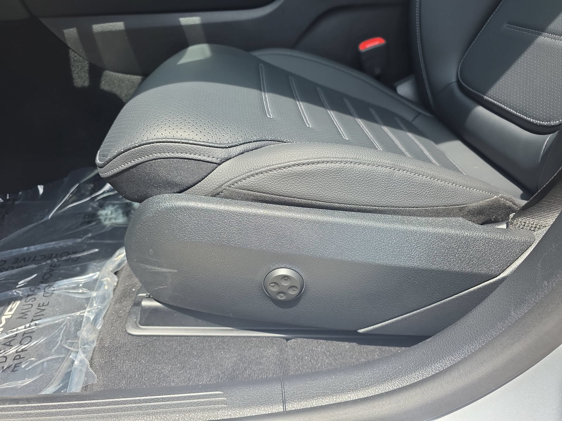 Used 2024 Mercedes-Benz GLC 300 4MATIC image 28