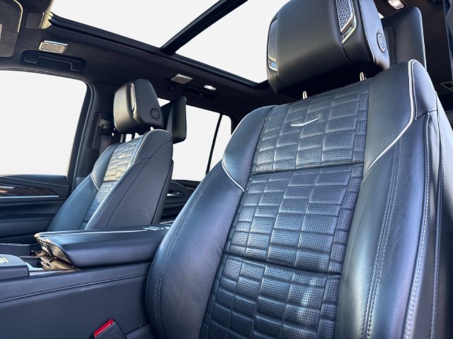 Certified 2022 Cadillac Escalade Sport Platinum w/ Heavy-Duty Trailer Package AWD/4WD image 19