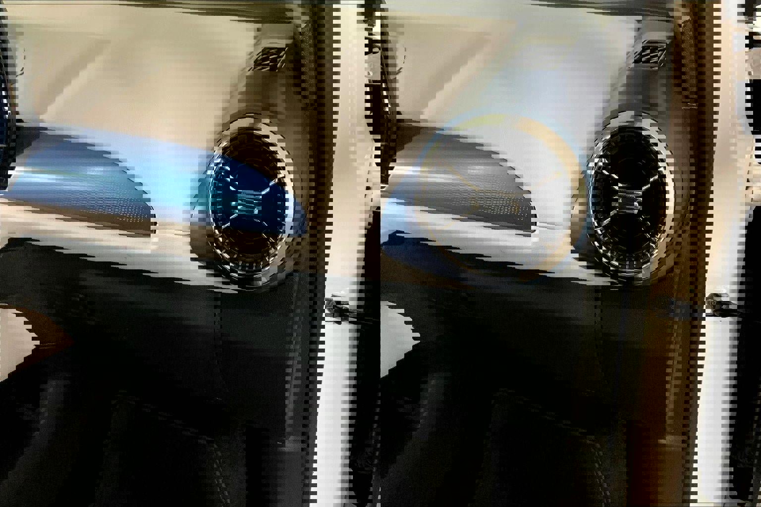 Used 2025 Chevrolet Equinox EV LT FWD image 16