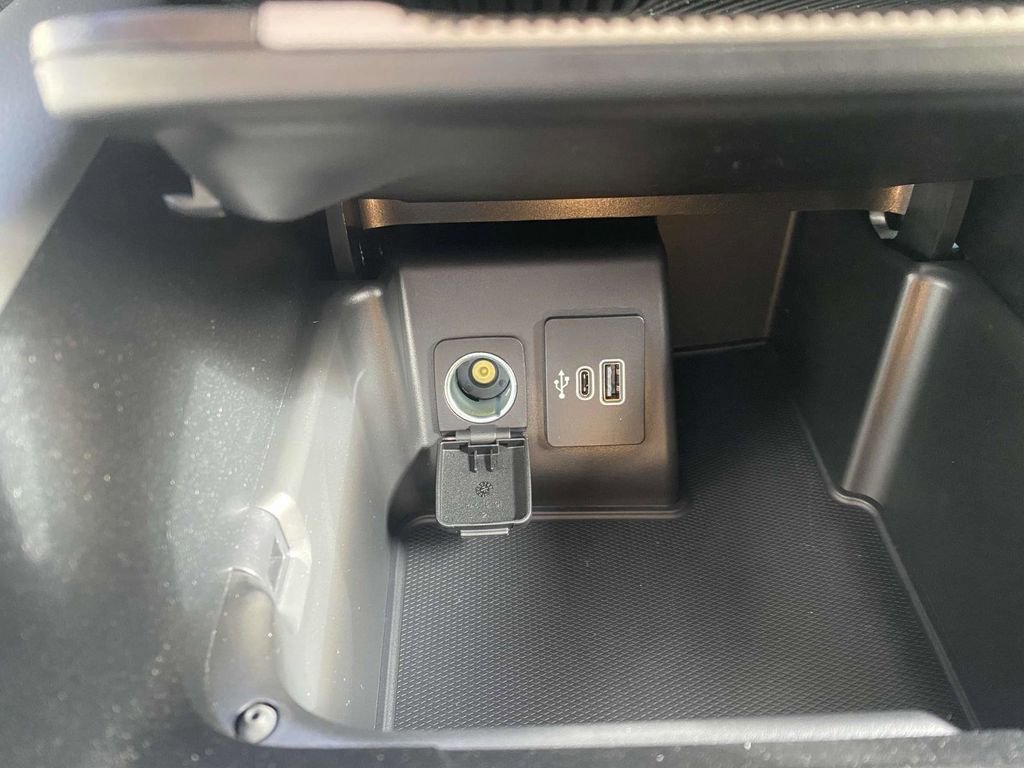 New 2025 Ford Explorer Active image 28