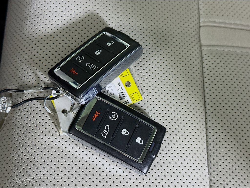 Used 2023 Jeep Wagoneer 4WD w/ Premium Group I image 38