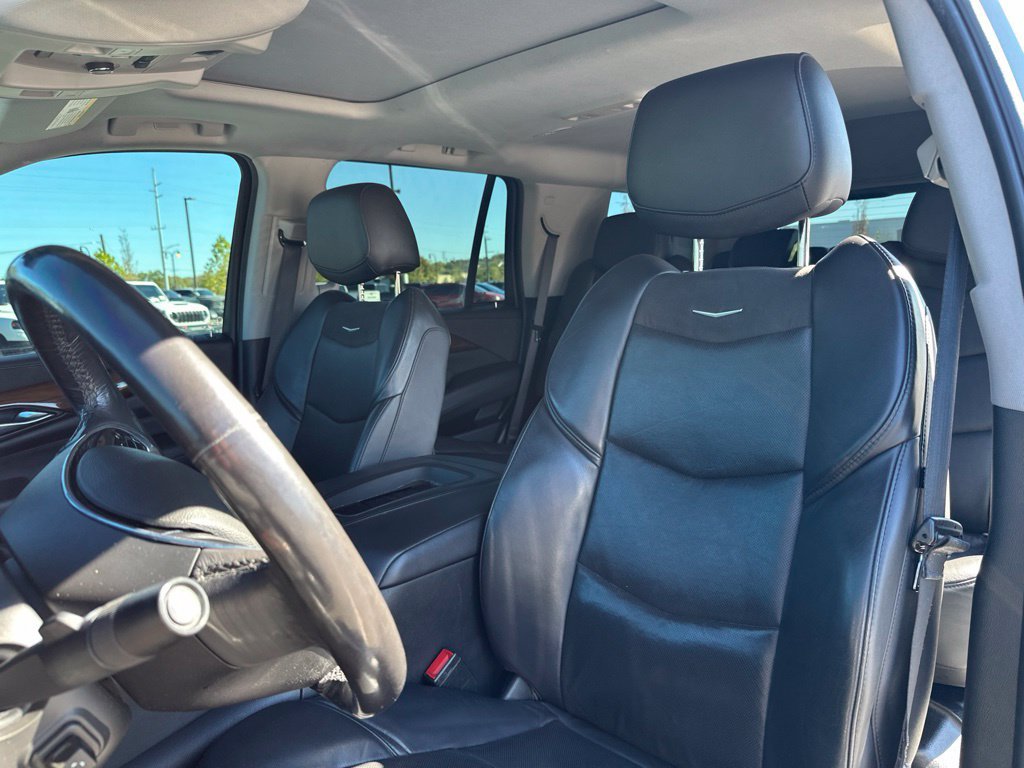 Used 2020 Cadillac Escalade Luxury RWD image 41
