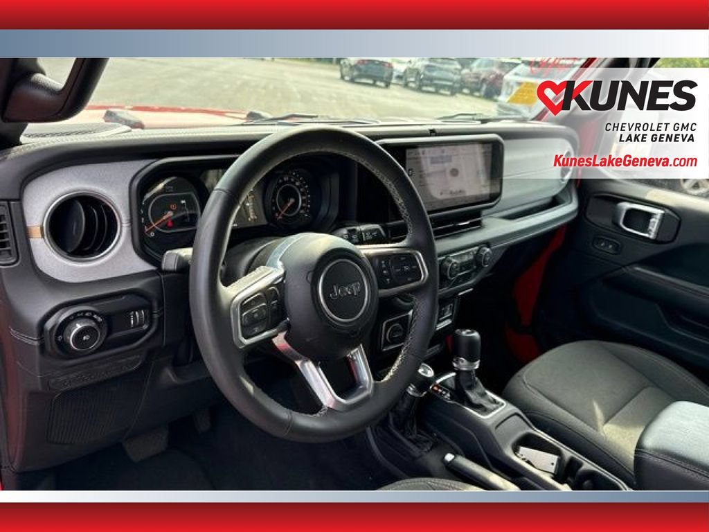 Used 2025 Jeep Wrangler Unlimited Sahara AWD/4WD image 25