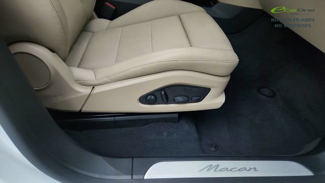 Used 2025 Porsche Macan Electric RWD image 23