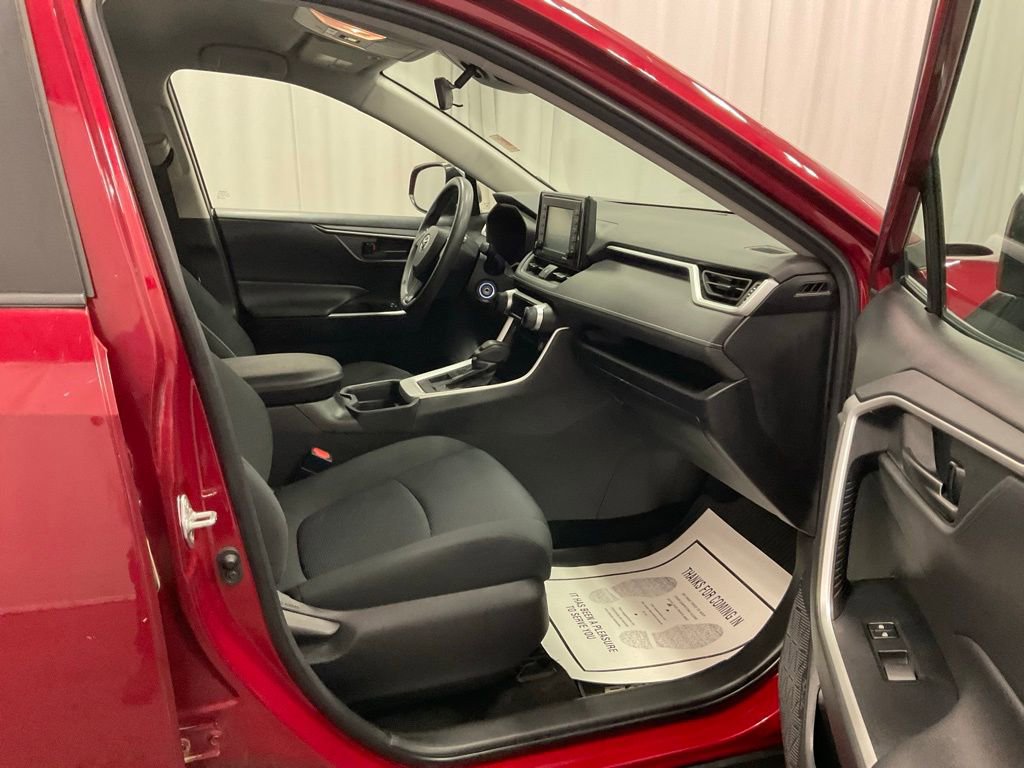 Used 2021 Toyota RAV4 LE image 28