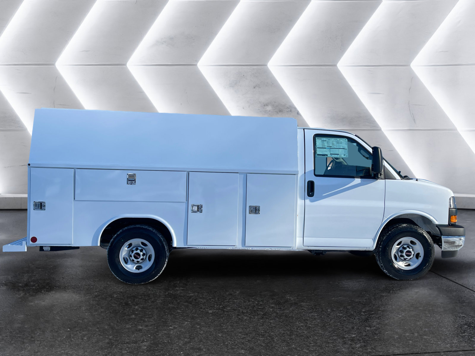 New 2026 GMC Savana 3500 w/ Power Convenience Package RWD image 7