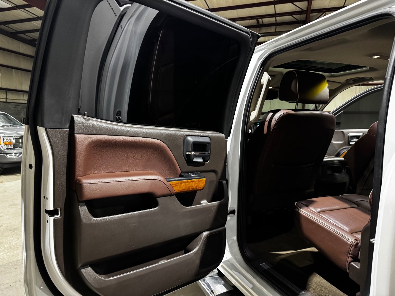 Used 2018 Chevrolet Silverado 1500 High Country image 15